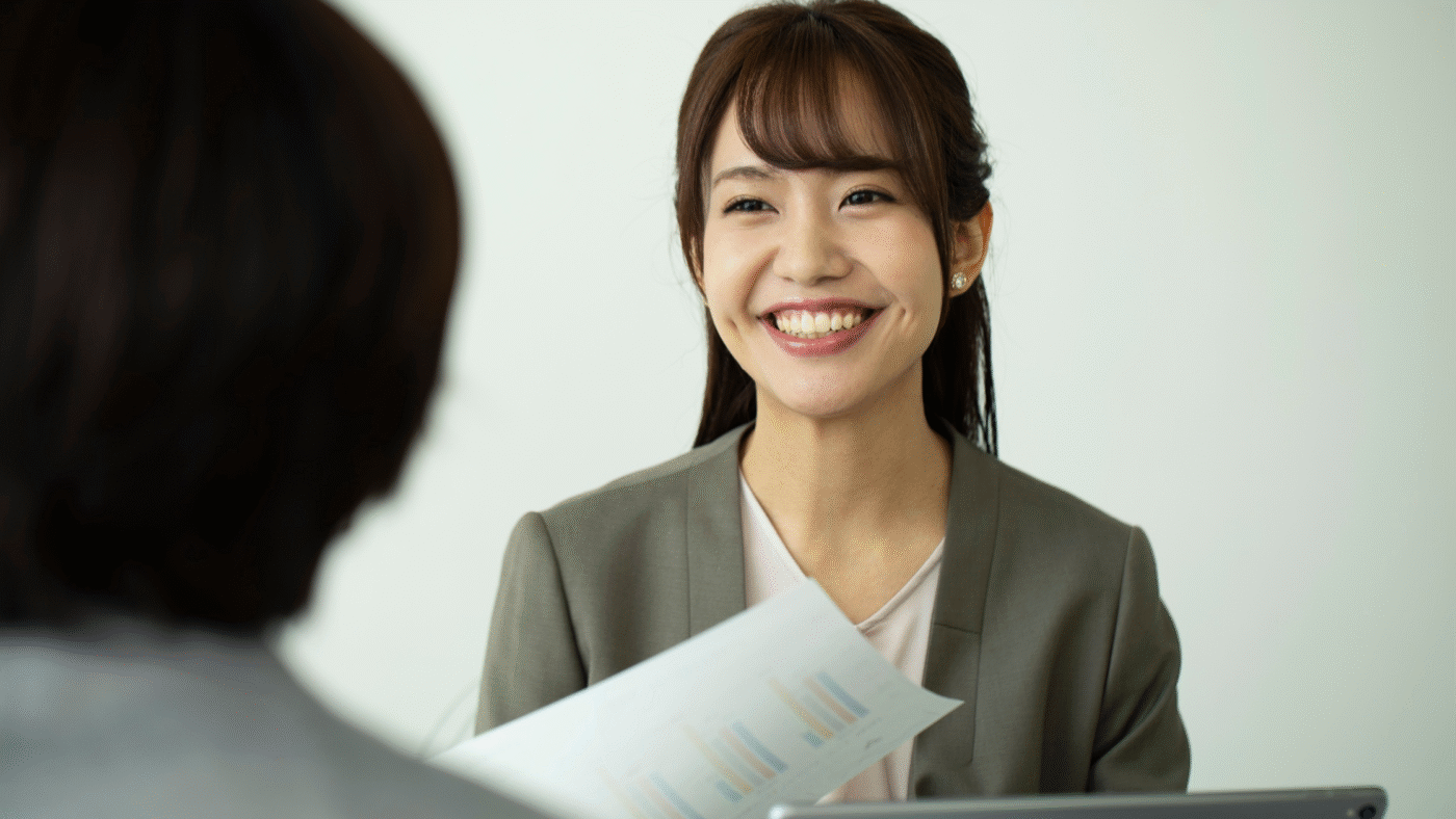 Smiling HR manager in Indonesia interviewing a candidate during a hiring discussion