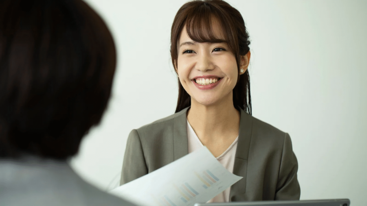 Smiling HR manager in Indonesia interviewing a candidate during a hiring discussion